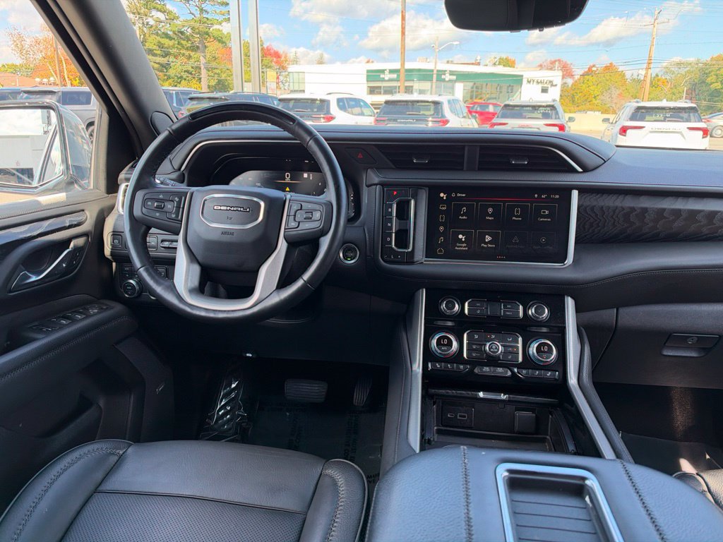 Used 2023 GMC Yukon XL Denali w/ Denali Reserve Package AWD/4WD image 10