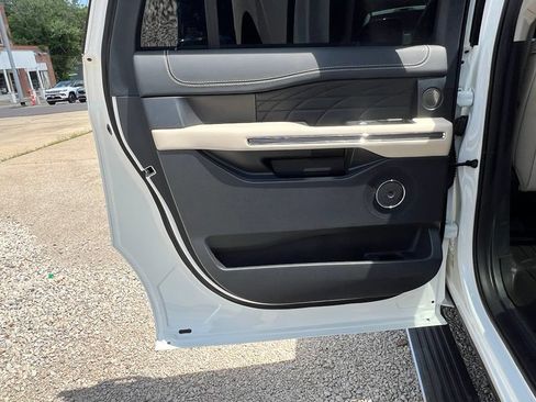 Used 2023 Ford Expedition Max Platinum AWD/4WD image 16