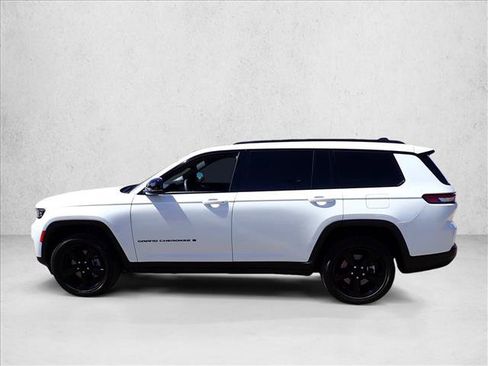 Used 2023 Jeep Grand Cherokee L Laredo AWD/4WD image 2