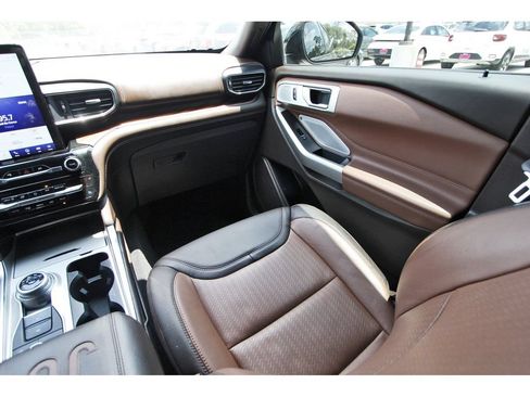 Certified 2023 Ford Explorer King Ranch w/ Technology Package AWD/4WD image 13