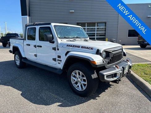 Used 2023 Jeep Gladiator Sport AWD/4WD image 1