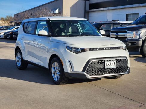 New 2025 Kia Soul LX image 2