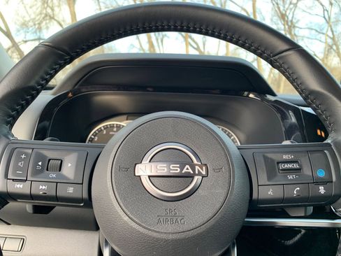 Used 2025 Nissan Pathfinder SV image 30