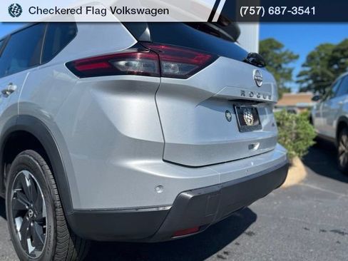 Used 2024 Nissan Rogue SV FWD image 9