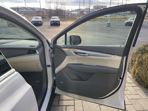 Used 2021 Cadillac XT5 Premium Luxury image 20