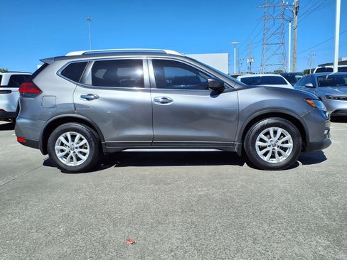 Used 2017 Nissan Rogue SV FWD image 25