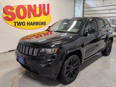 Used 2019 Jeep Grand Cherokee Altitude image 1