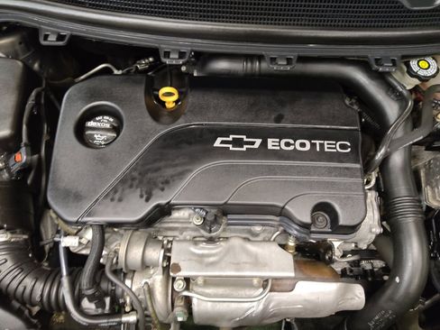 Used 2018 Chevrolet Cruze LT w/ Convenience Package FWD image 30
