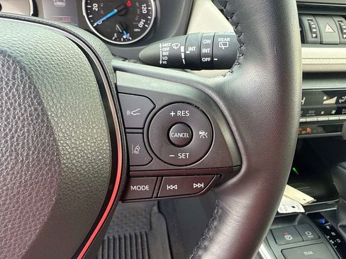 Used 2022 Toyota RAV4 XLE Premium image 53