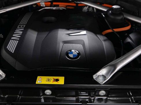 Certified 2025 BMW X5 xDrive50e w/ Executive Package image 16