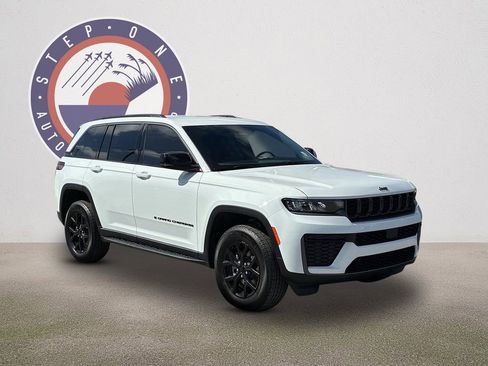 New 2026 Jeep Grand Cherokee Altitude AWD/4WD image 2