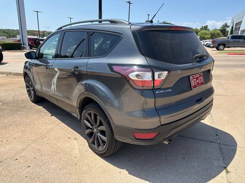 Used 2017 Ford Escape SE w/ Equipment Group 201A FWD image 8