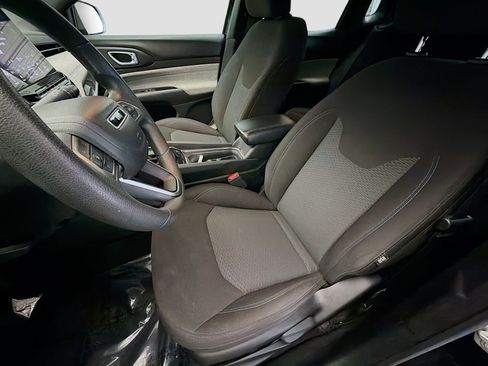 Used 2023 Jeep Compass Sport image 11