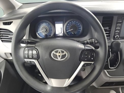 Used 2020 Toyota Sienna LE image 26