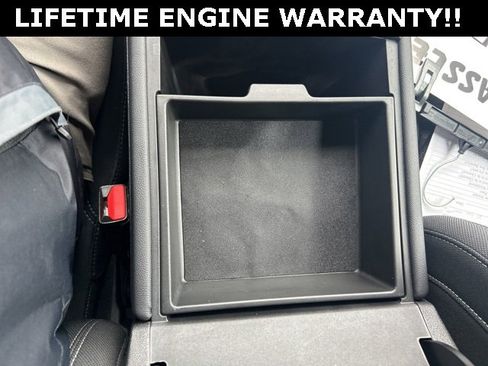 Used 2025 Chevrolet Traverse LT image 30