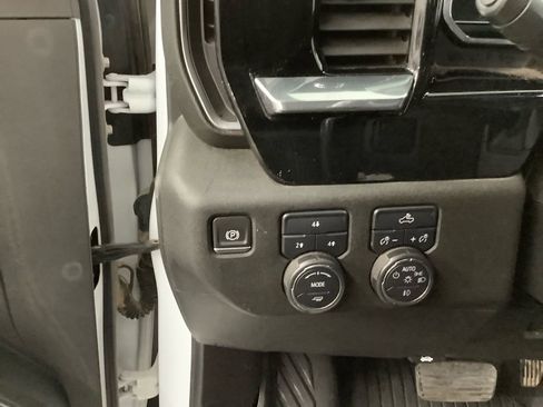 Used 2024 Chevrolet Silverado 2500 LT AWD/4WD image 15