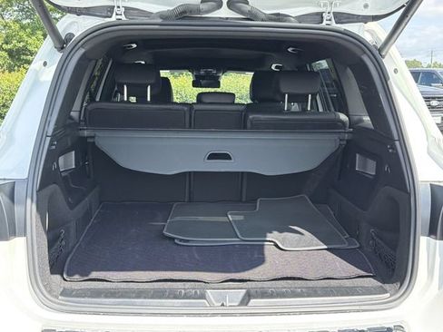 Used 2025 Mercedes-Benz GLB 250 4MATIC image 31