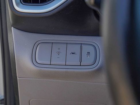 Used 2022 Hyundai Venue SEL image 21