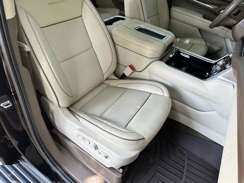 Used 2022 GMC Yukon Denali RWD image 36