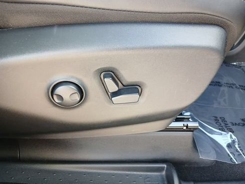 Used 2025 Chrysler Pacifica Limited FWD image 27