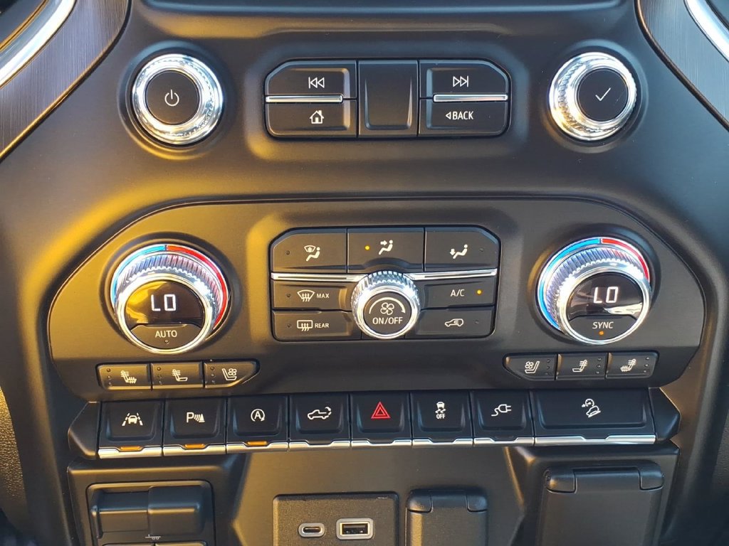 Used 2021 GMC Sierra 1500 AT4 w/ AT4 Value Package AWD/4WD image 9