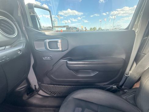 Used 2023 Jeep Wrangler Sport AWD/4WD image 21