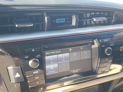 Used 2015 Toyota Corolla LE image 27