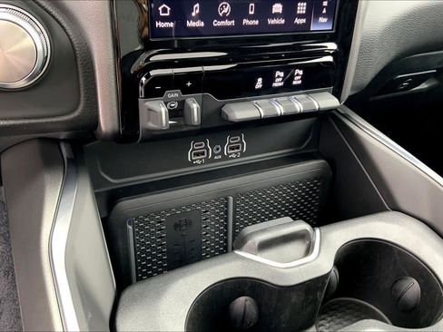 New 2026 RAM 1500 Laramie w/ Laramie Southwest Edition AWD/4WD image 15