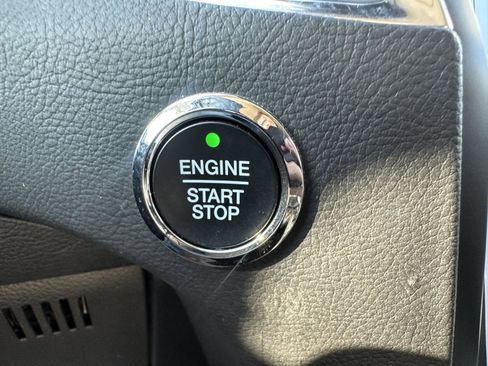 Used 2024 Ford Edge Titanium image 32