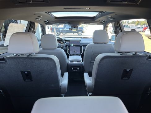 New 2026 GMC Acadia Elevation image 15