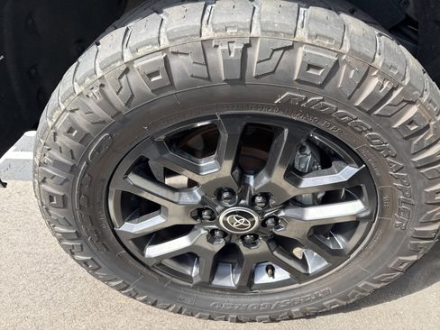 Used 2024 Toyota Tundra Platinum AWD/4WD image 10