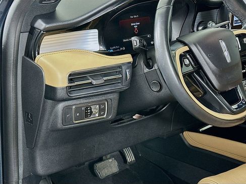 Used 2022 Lincoln Corsair Reserve w/ Equipment Group 201A image 10