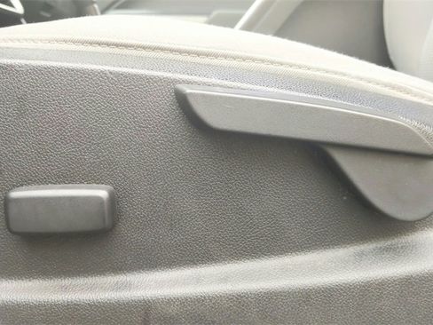 Used 2019 Chevrolet Colorado LT image 17