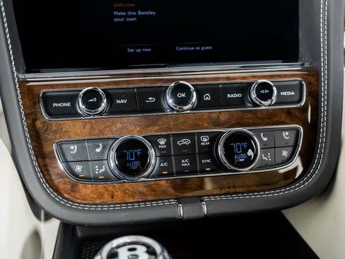 Used 2023 Bentley Bentayga Extended Wheelbase image 42
