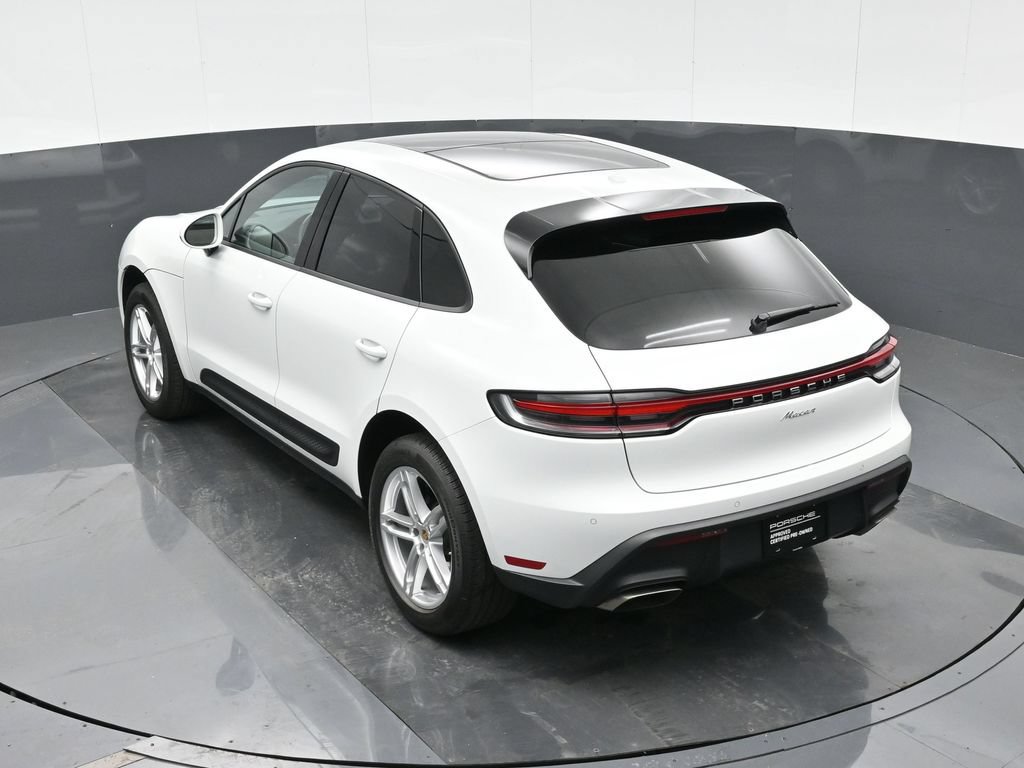 Certified 2025 Porsche Macan AWD/4WD image 28