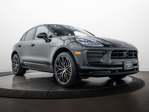 Certified 2026 Porsche Macan AWD/4WD image 9