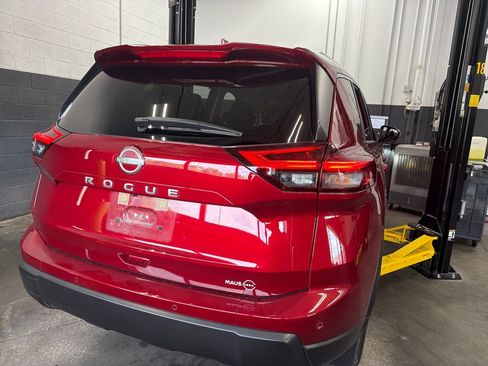 Used 2025 Nissan Rogue SV w/ SV Premium Package FWD image 6