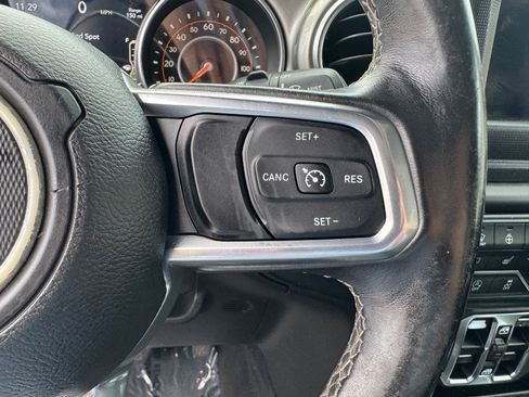 Used 2018 Jeep Wrangler Unlimited Sahara w/ Dual Top Group AWD/4WD image 24
