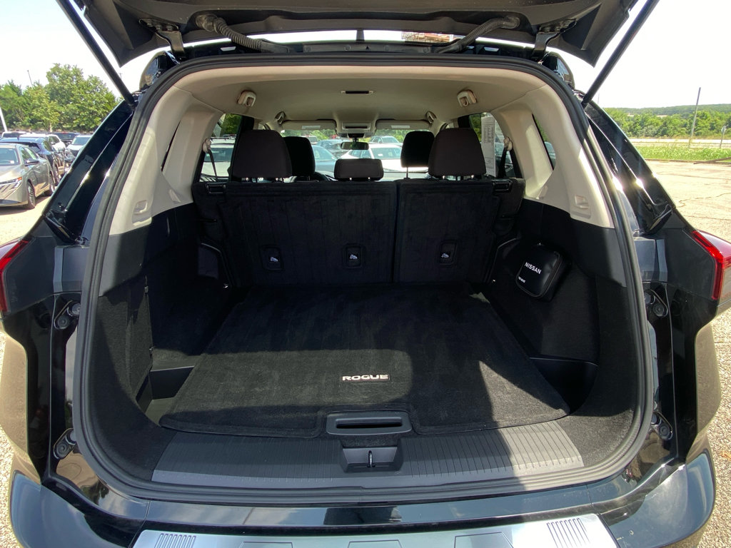 Used 2024 Nissan Rogue S AWD/4WD image 11