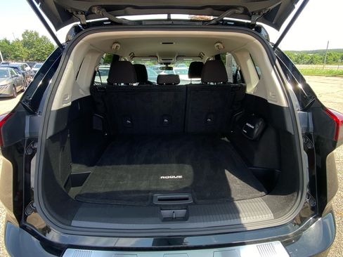 Used 2024 Nissan Rogue S AWD/4WD image 11