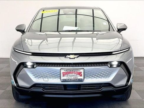Used 2025 Chevrolet Equinox EV LT w/ Comfort Package AWD/4WD image 2