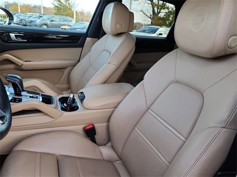 Used 2020 Porsche Cayenne Base image 12