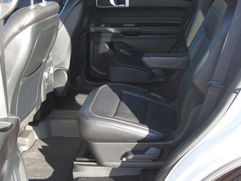 Used 2020 Ford Explorer XLT w/ Equipment Group 202A image 10