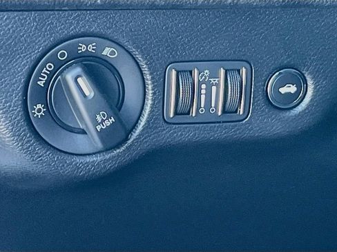 Used 2022 Dodge Challenger SXT w/ Driver Convenience Group AWD/4WD image 10