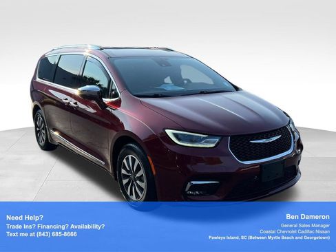 Used 2021 Chrysler Pacifica Limited w/ Uconnect Theater Family Group FWD image 3