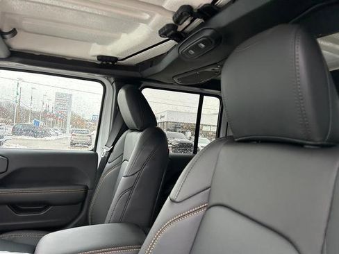 New 2025 Jeep Gladiator Sport image 12