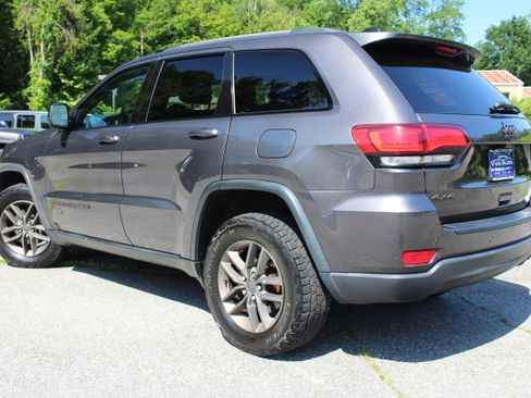 Used 2016 Jeep Grand Cherokee Laredo 75th Anniversary image 4
