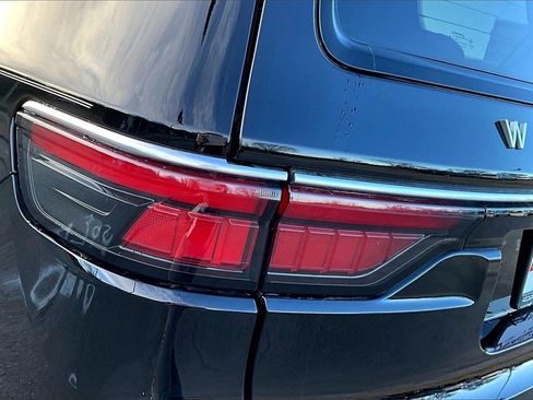 Used 2022 Jeep Wagoneer Series III w/ Flexible Seating Group image 27