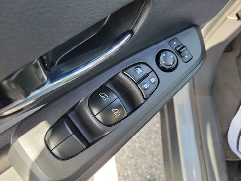 Used 2023 Nissan Kicks SR w/ SR Premium Package image 16