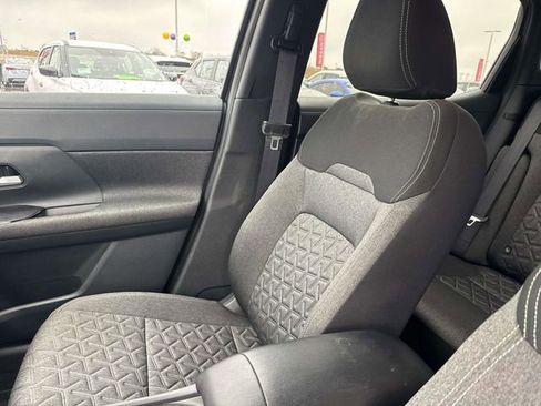 Used 2025 Nissan Kicks SV w/ Charging Package image 20